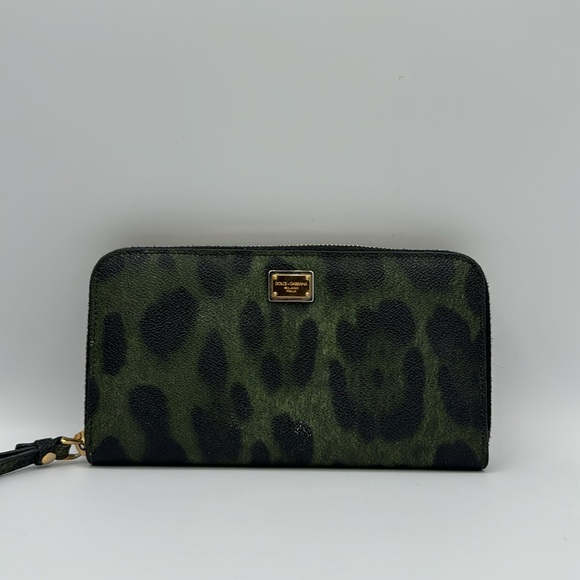 B2. Dolce & Gabbana Wristlet Wallet - Picture 5 of 8